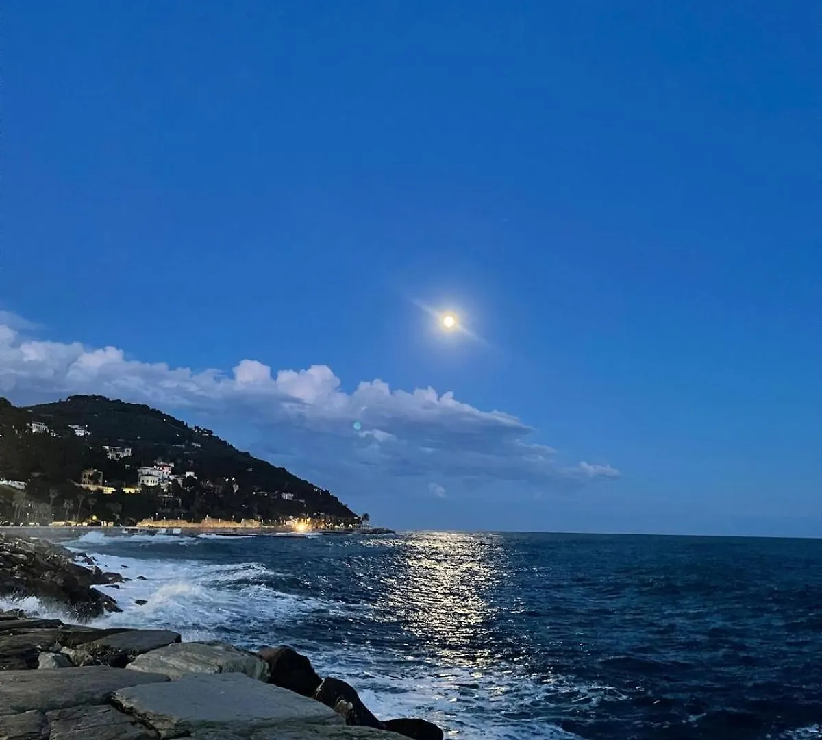 Apartamento Casa Vacanza A 100 Metri Dal Mare Imperia Itália